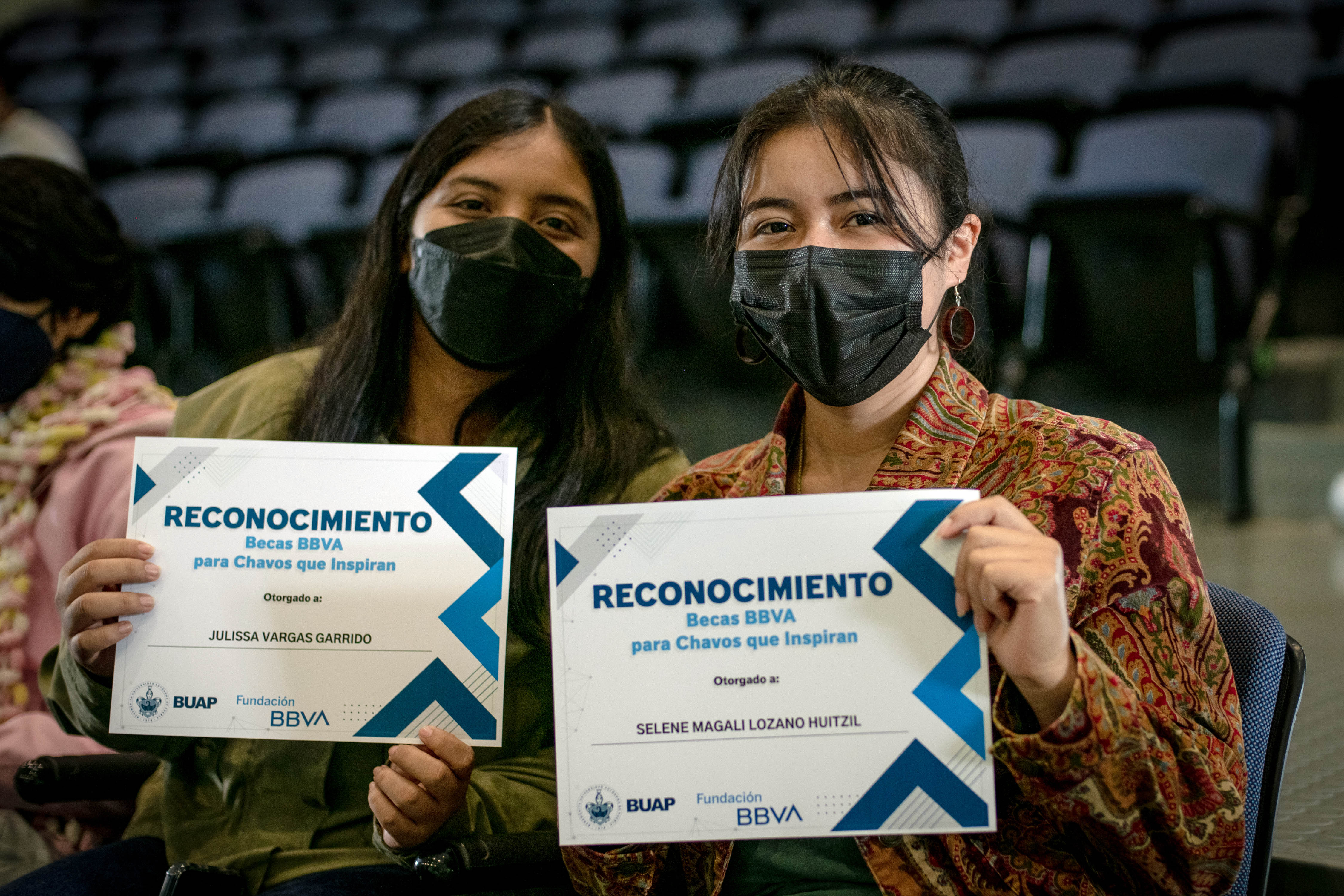 Entrega La Rectora María Lilia Cedillo Ramírez Becas A Medallistas De ...